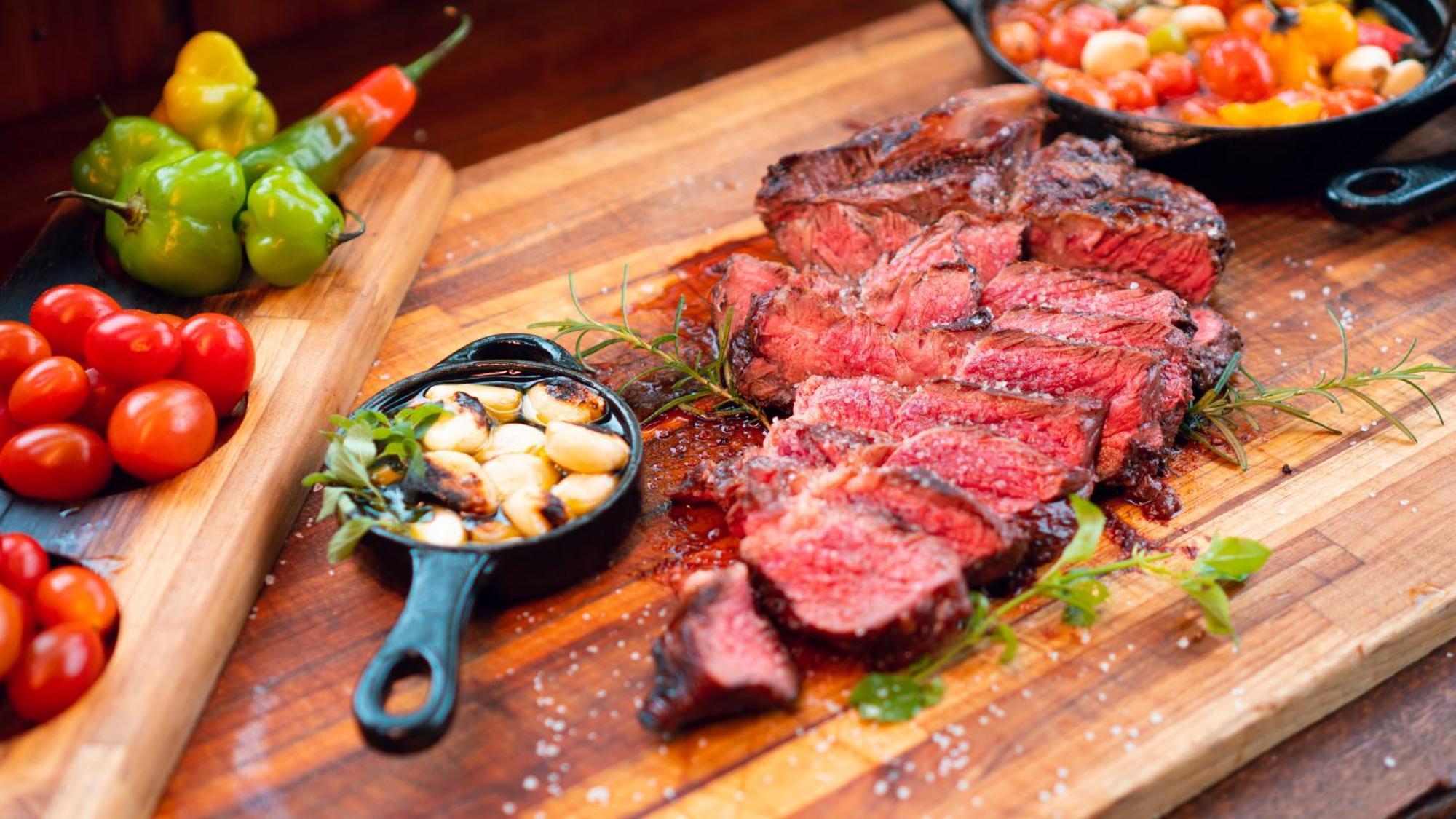 マブ テルマス グランド リゾート フォス・ド・イグアス エクステリア 写真 A grilled steak