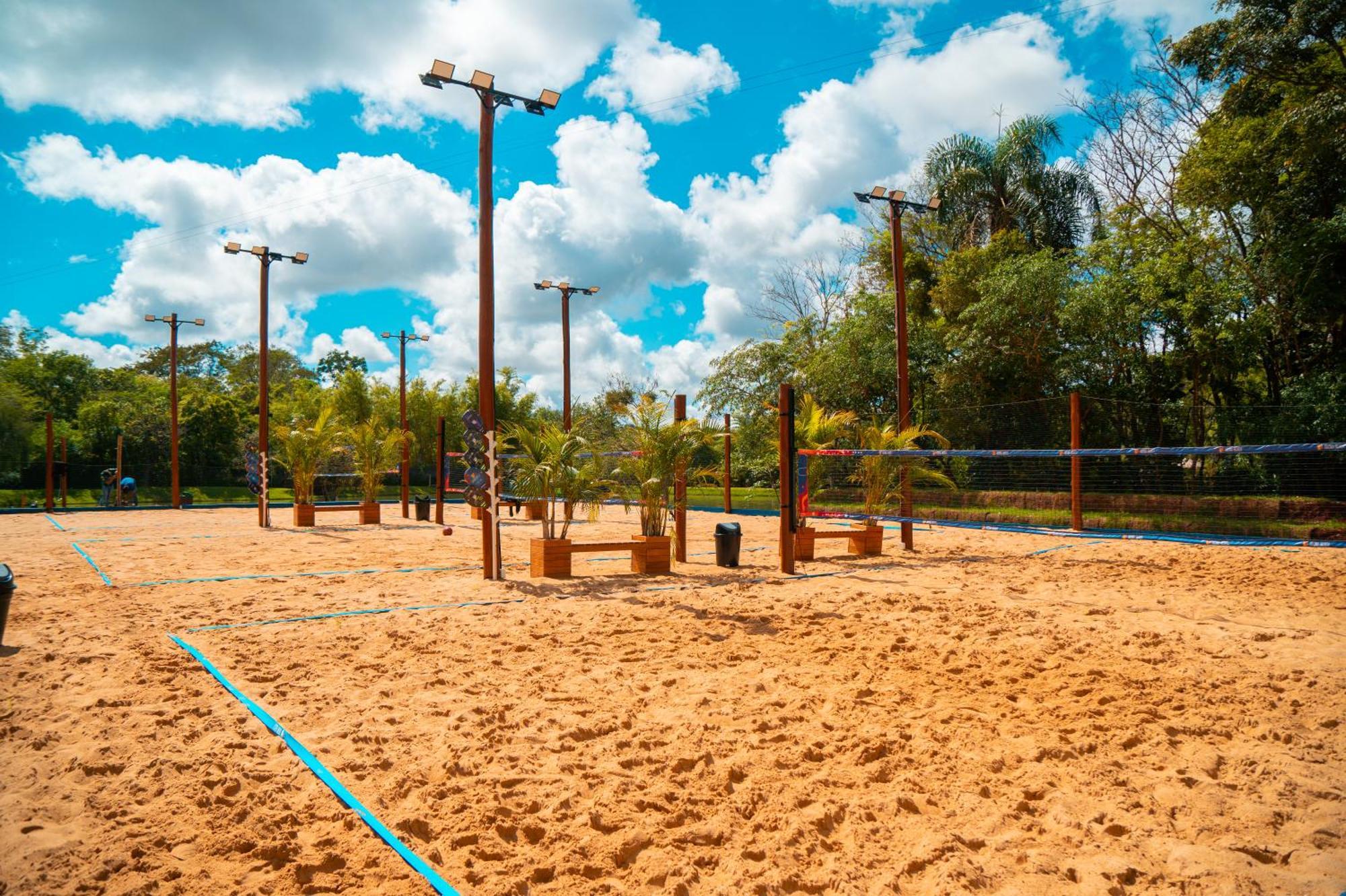 マブ テルマス グランド リゾート フォス・ド・イグアス エクステリア 写真 The sand volleyball courts at the University of Florida